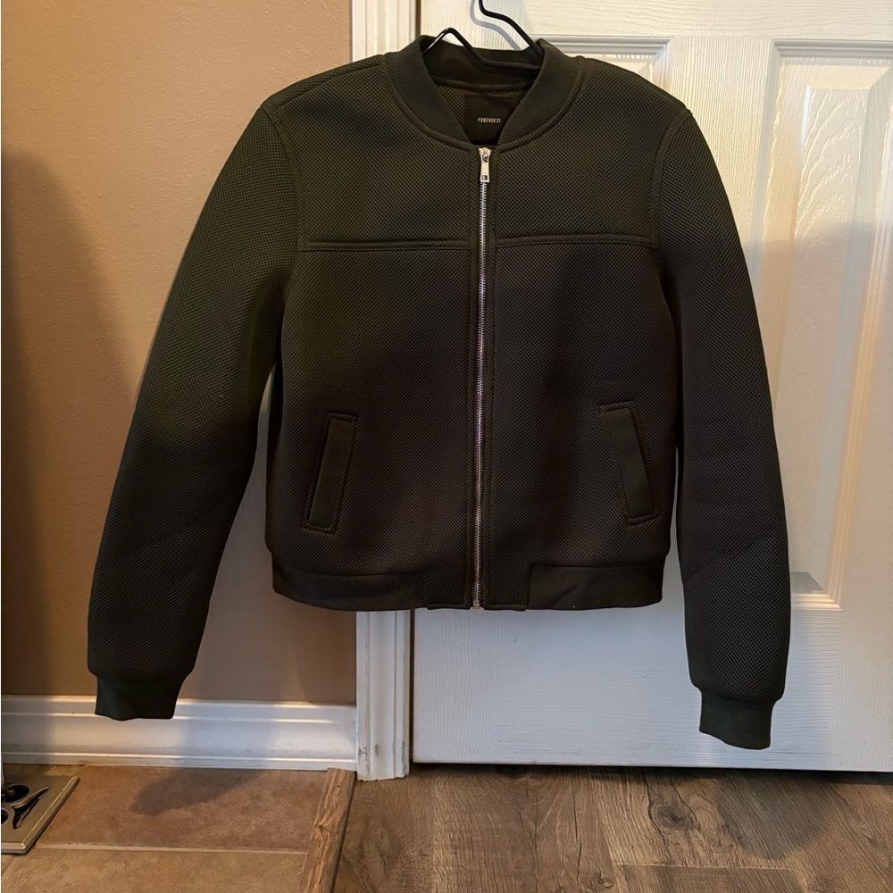 Dark green Bomber Jacket Forever 21 women’s size medium.